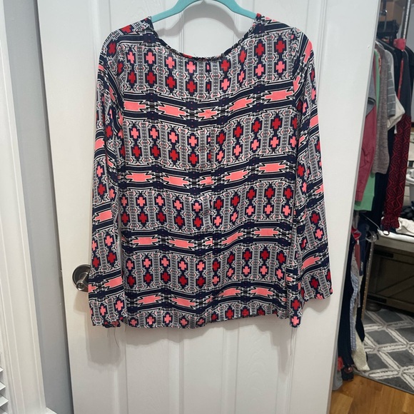 American City Wear Red and White Graphic Blouse with Cuffed Long Sleeves - Picture 10 of 10